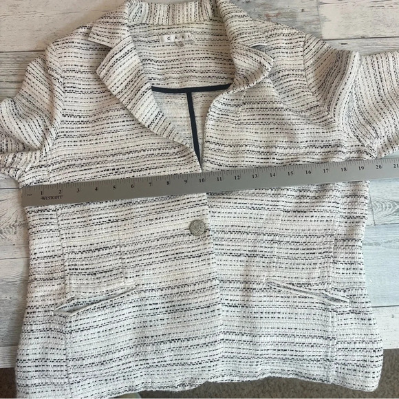 CAbi Static One Button Tweed Blazer 10 - Picture 8 of 12